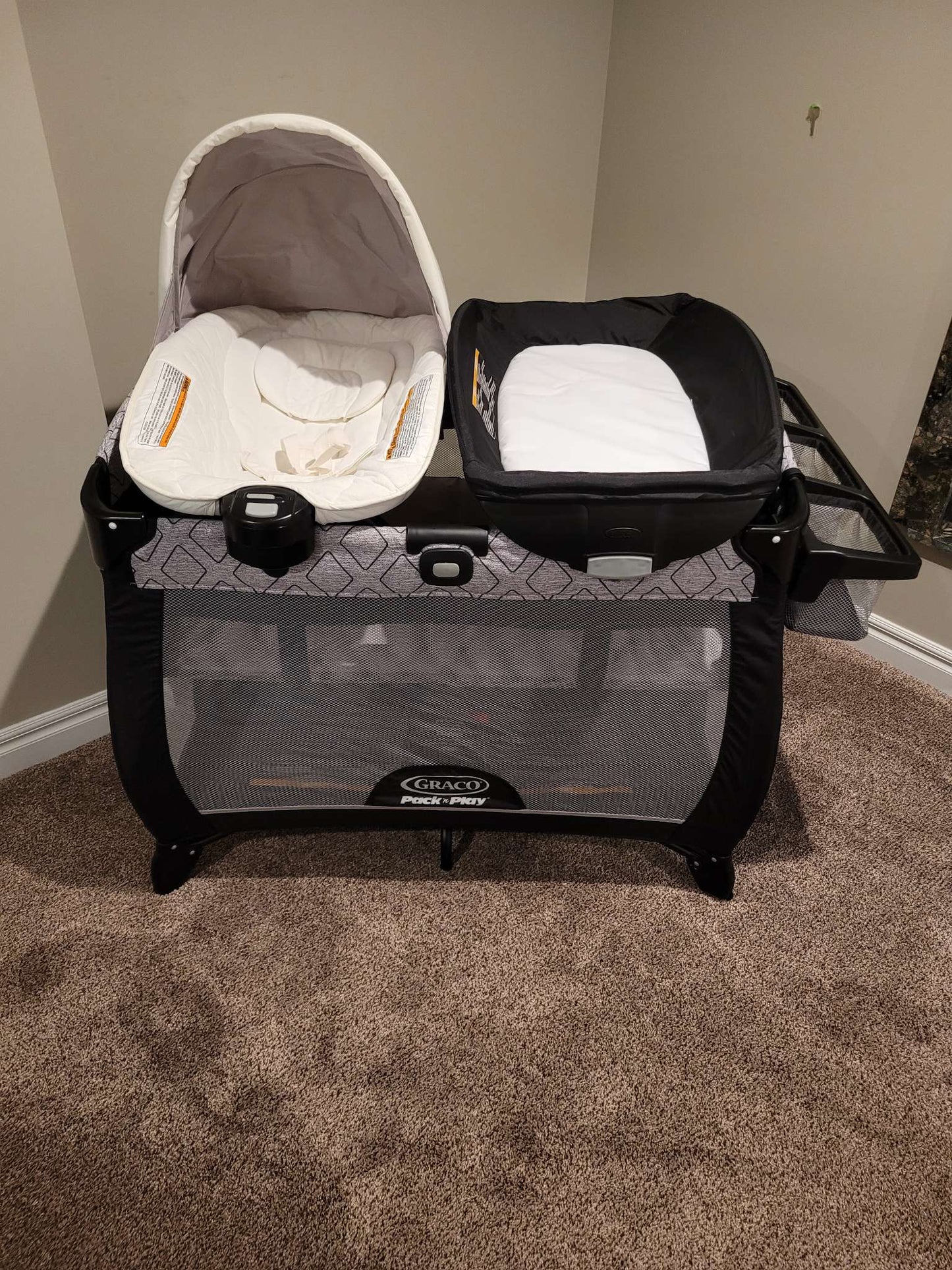 Graco Pack and Play Quick Connect Portable Lounger Deluxe