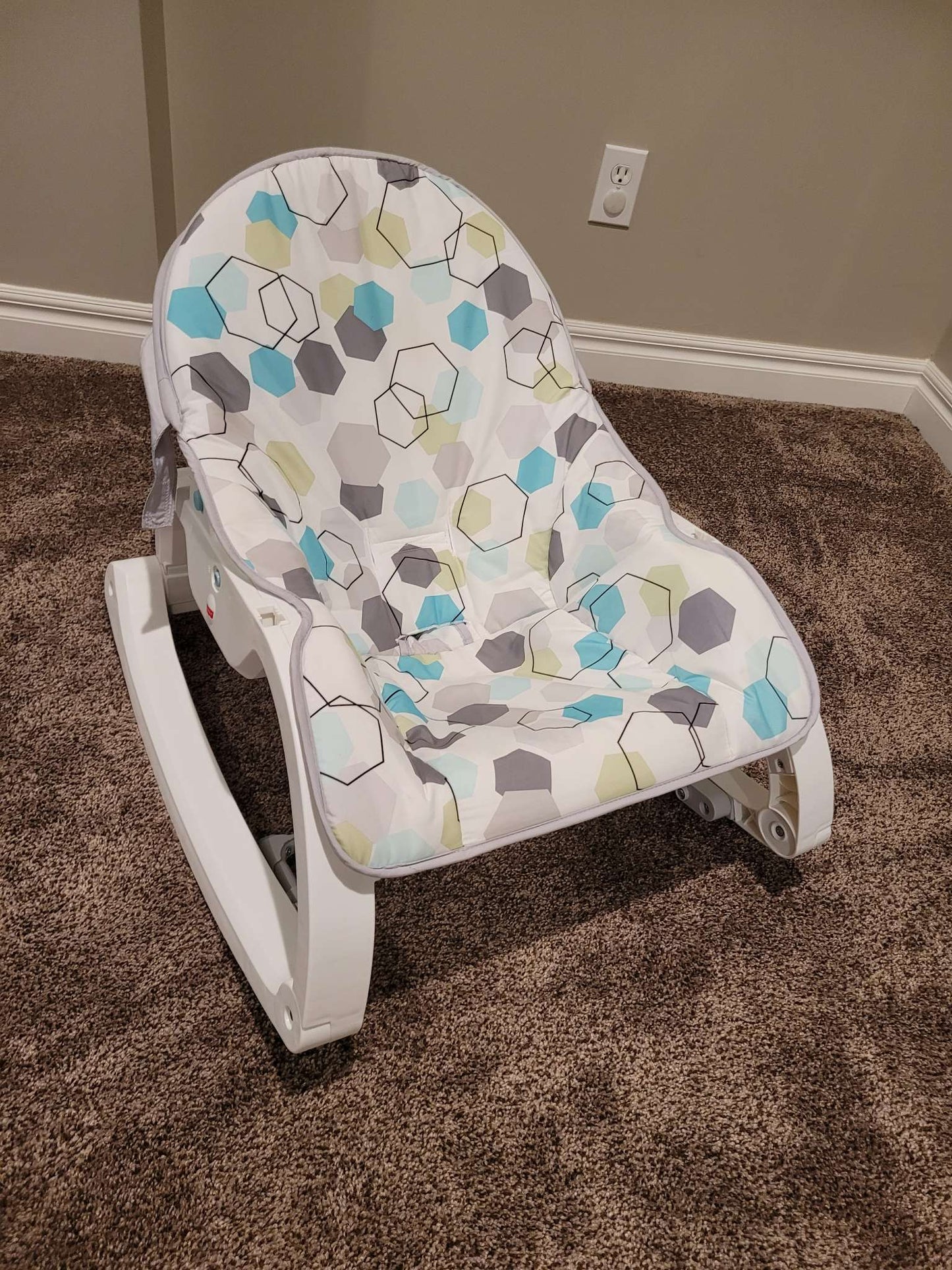 Fisher Price Deluxe Infant-to-Toddler Rocker Seat