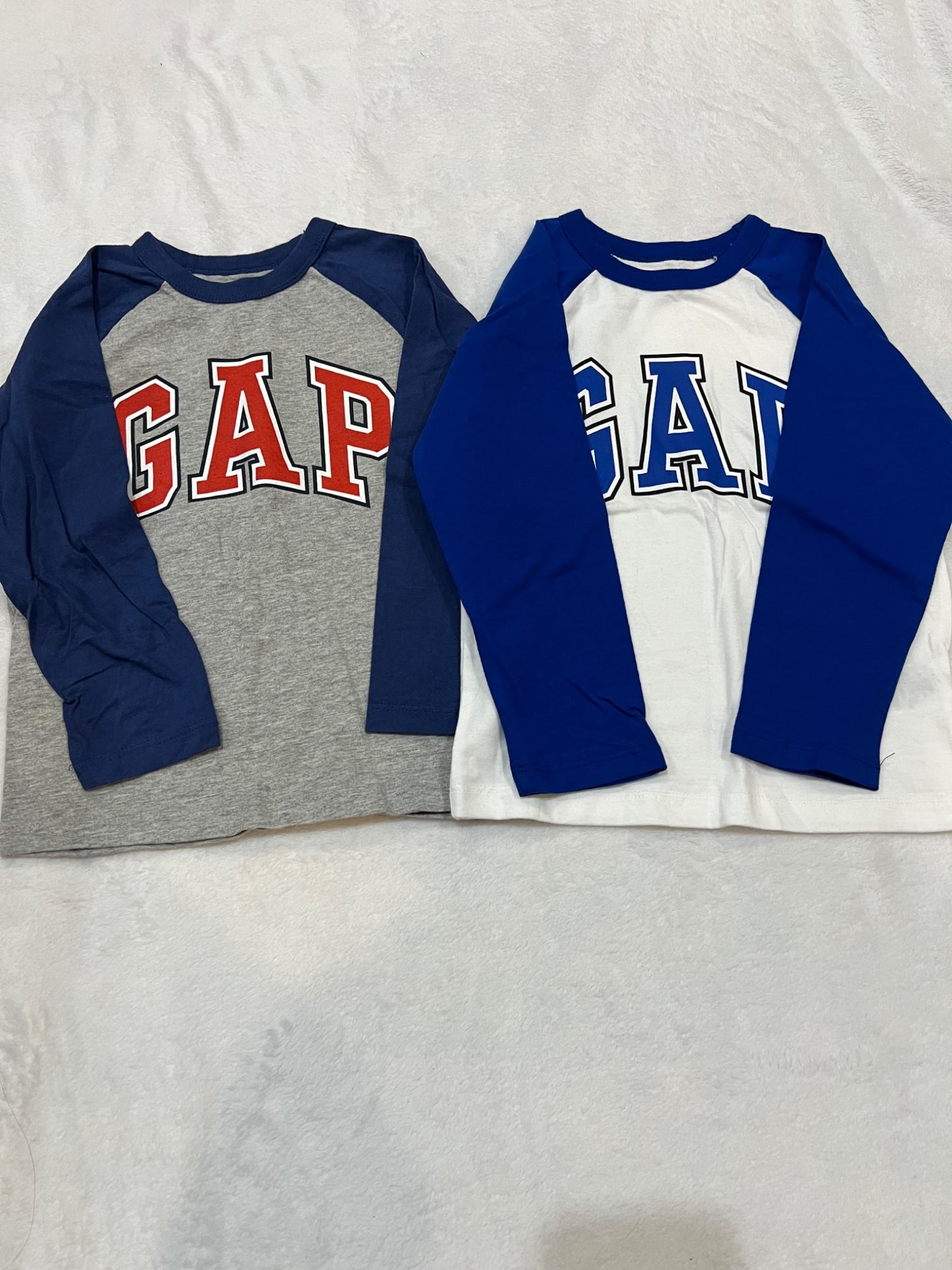 4T gap long sleeve tshirts- EUC, Kids 4/4T