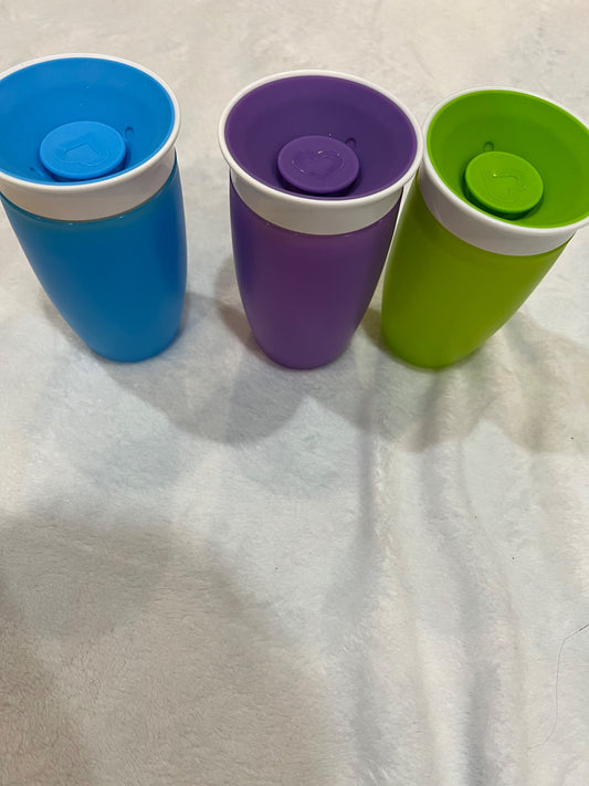 Munchkin 360 miracle toddler cups- spillproof