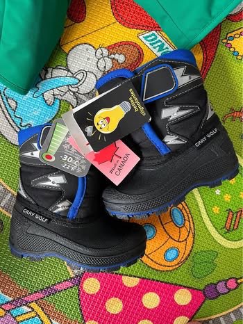 NEW Gray wolf winter boots- size 5 (read description), Shoes 5 (Walkers:12-24 mth)