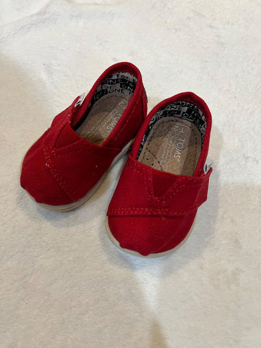 NWOT- size 2T TOMS shoes , Shoes 2 (Baby: 0-12 mth)