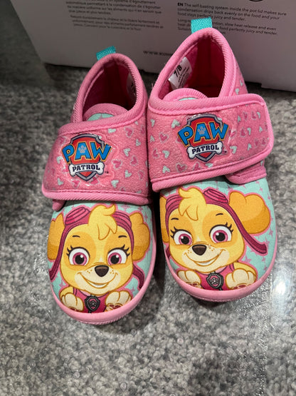 7-8T paw patrol indoor slippers -skye- EUC, Shoes 7 (Walkers:12-24 mth)