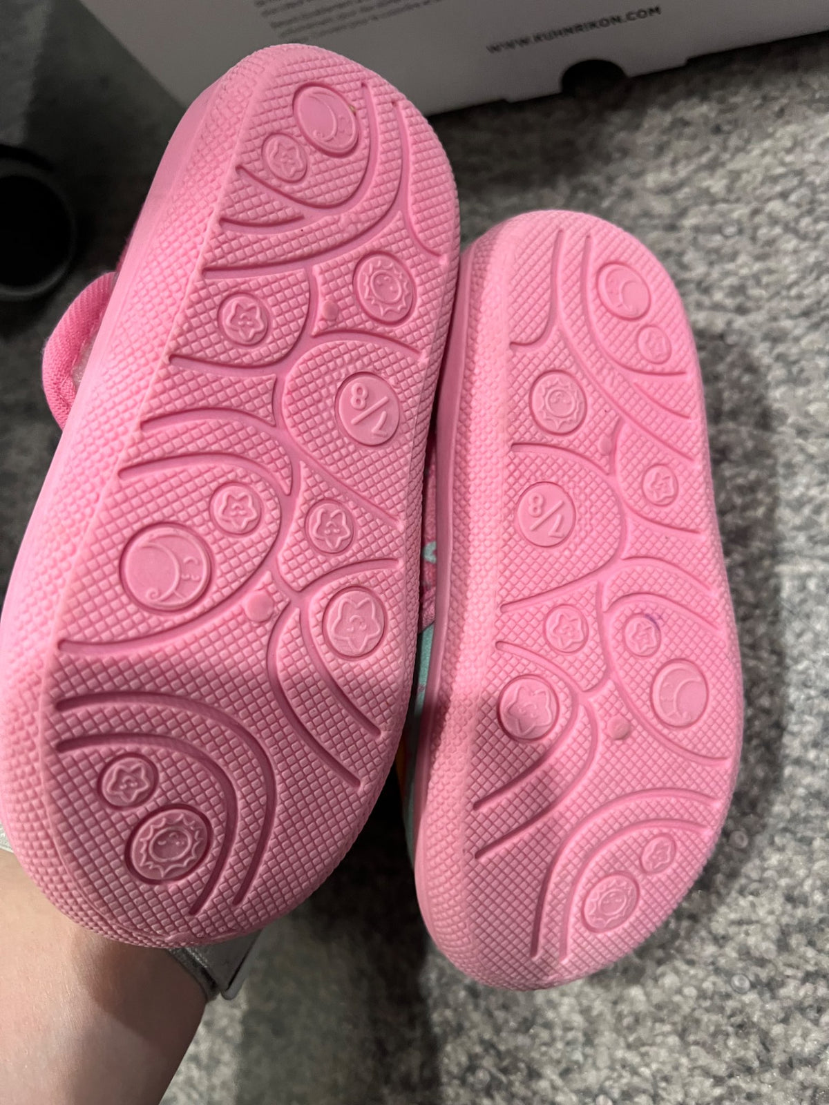 7-8T paw patrol indoor slippers -skye- EUC, Shoes 7 (Walkers:12-24 mth)