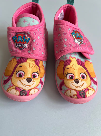 9-10T paw patrol indoor slippers- skye - EUc, Shoes 9 (Toddler:2-4yr)