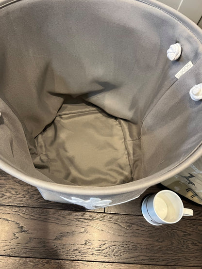 1 large storage bin- giraffes