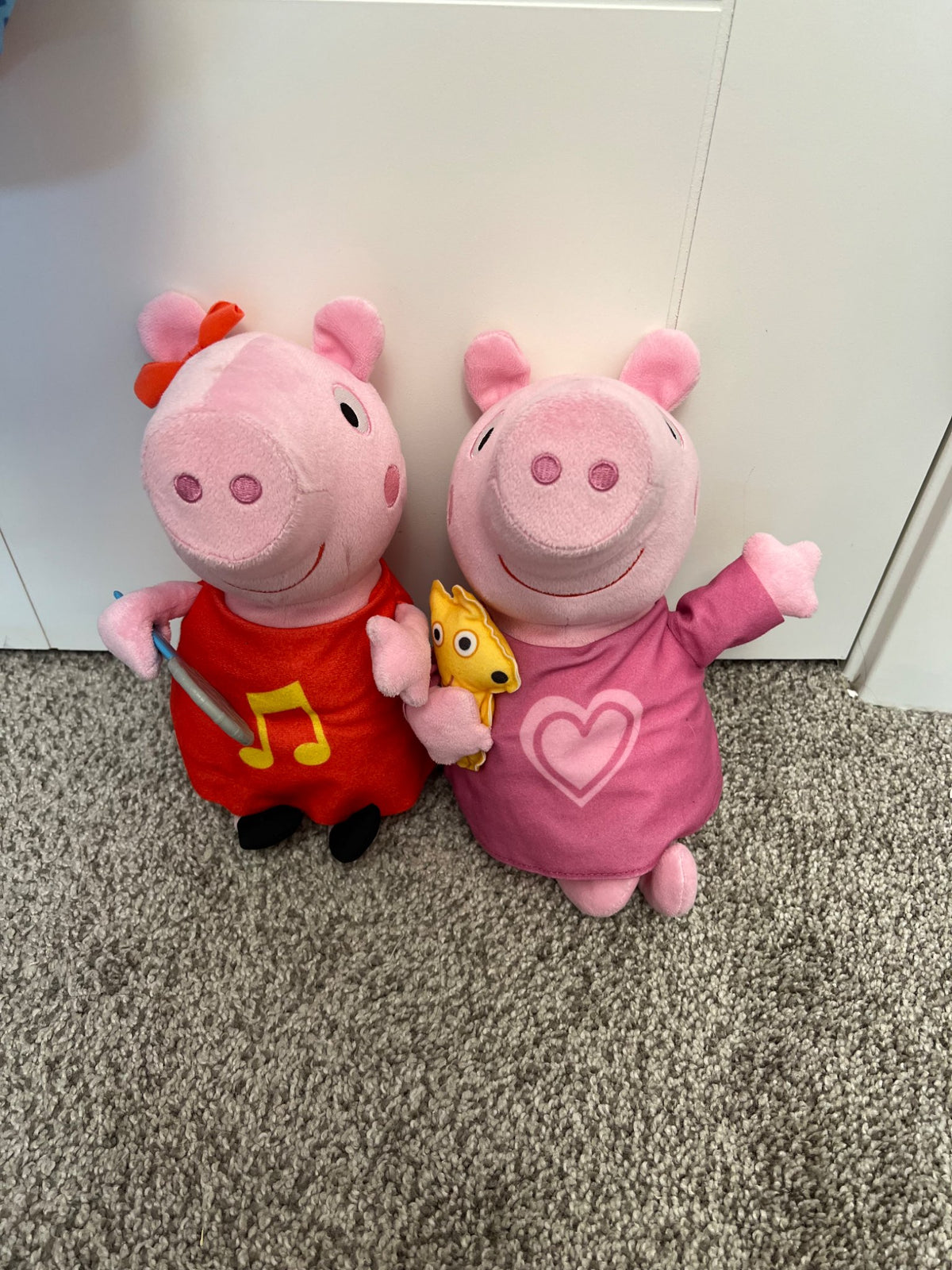 2 Peppa pigs - 11 inch - oink along songs & bedtime lullaby stuff animals - eUC