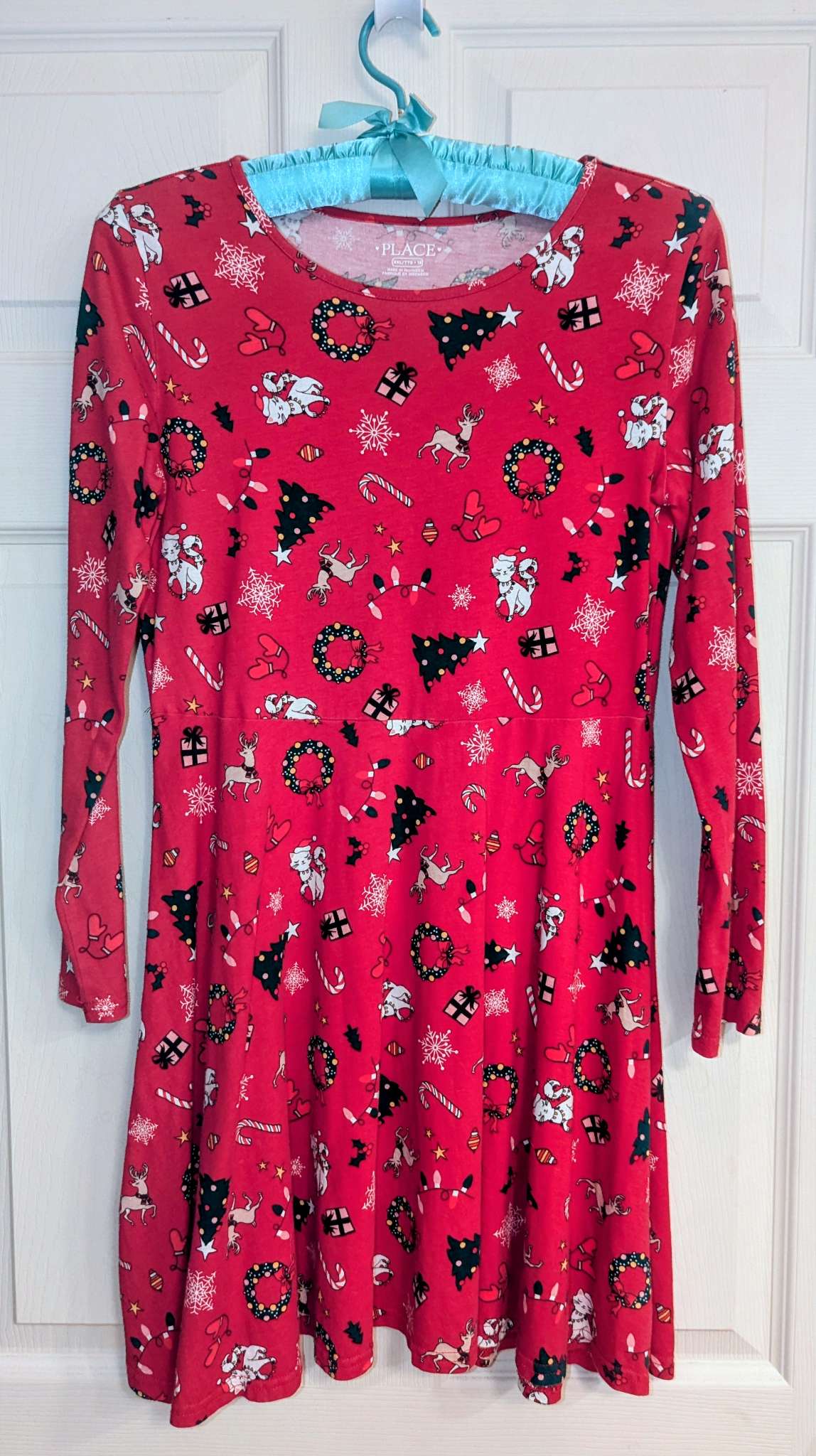 Festive Christmas long sleeve skater Dress. Retail $34.95, Kids 16 to 20 (extra large)