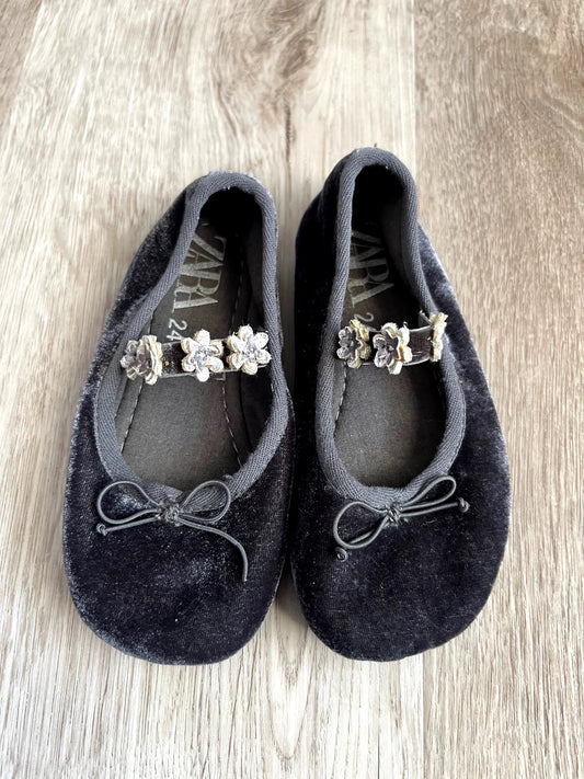 Zara Ballerina Velvet Flats with Flowers, Shoes 8 (Toddler:2-4yr)