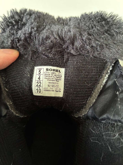 Sorel Winter Boots size 5, Shoes 5 (Walkers:12-24 mth)