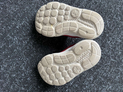 Under Armour Running Shoes size 6, Shoes 6 (Walkers:12-24 mth)