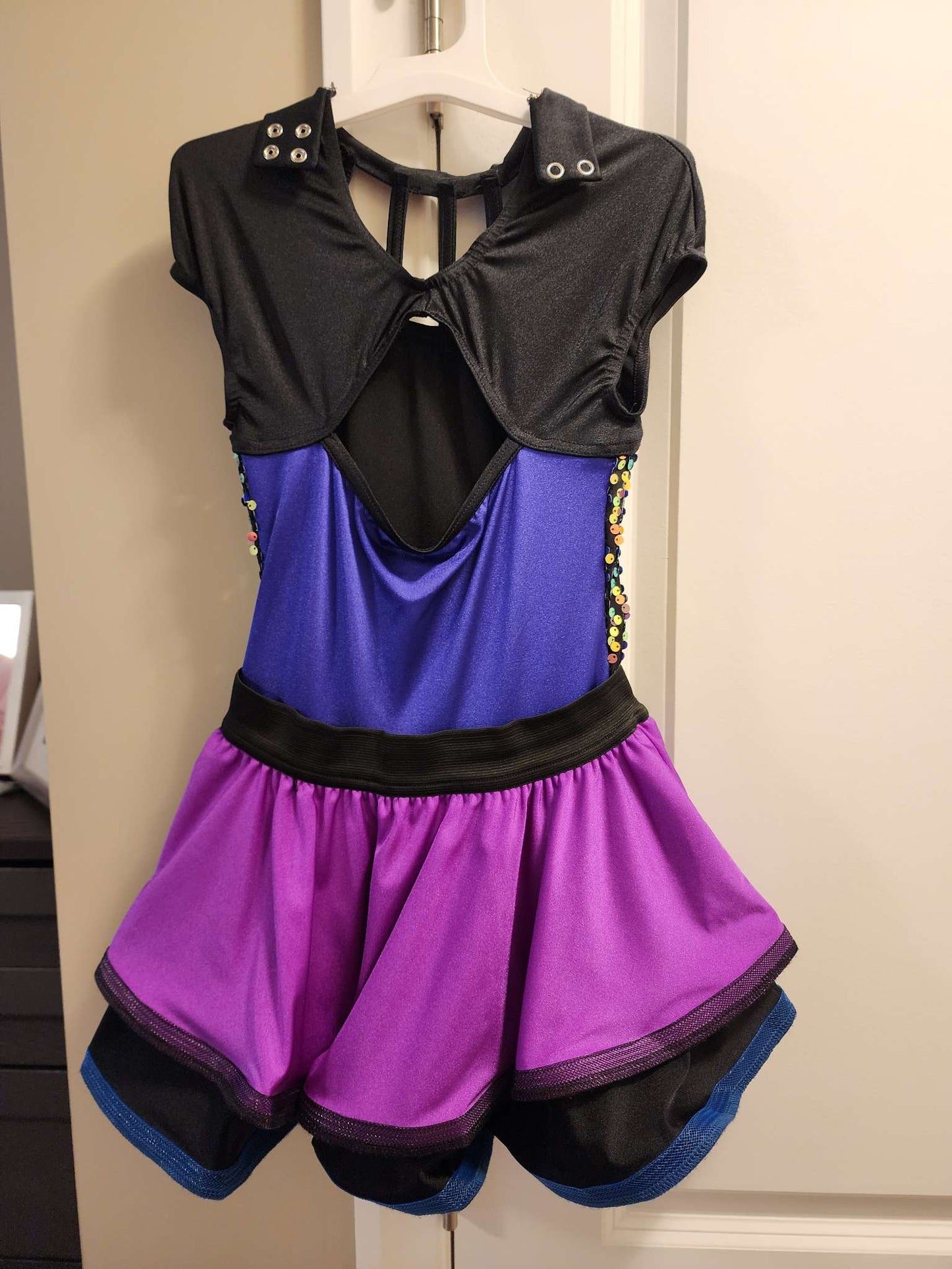 Dance costume , Kids 7 & 8 (small)
