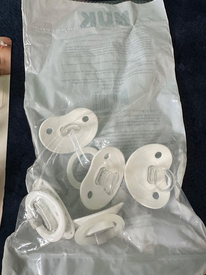 Bundle pacifiers + chain