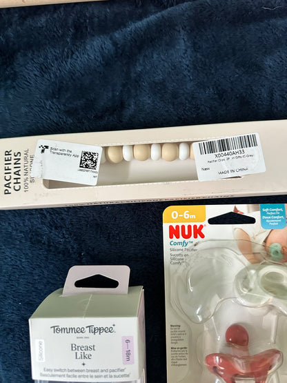 Bundle pacifiers + chain