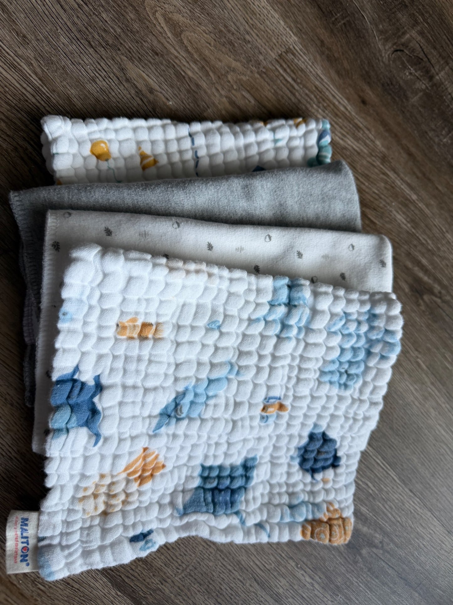 EUC Bundle Burp clothes
