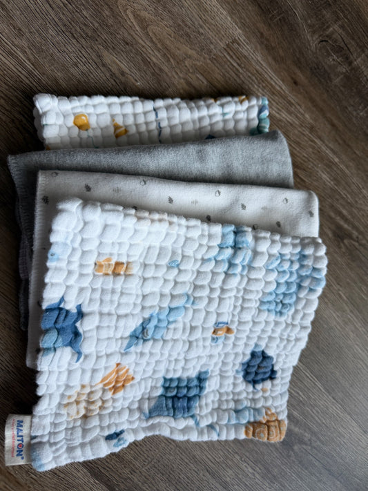 EUC Bundle Burp clothes