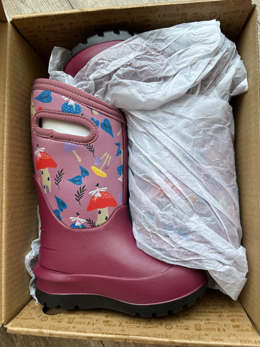 New in box- Bogs winter boots, Shoes 10 (Toddler:2-4yr)