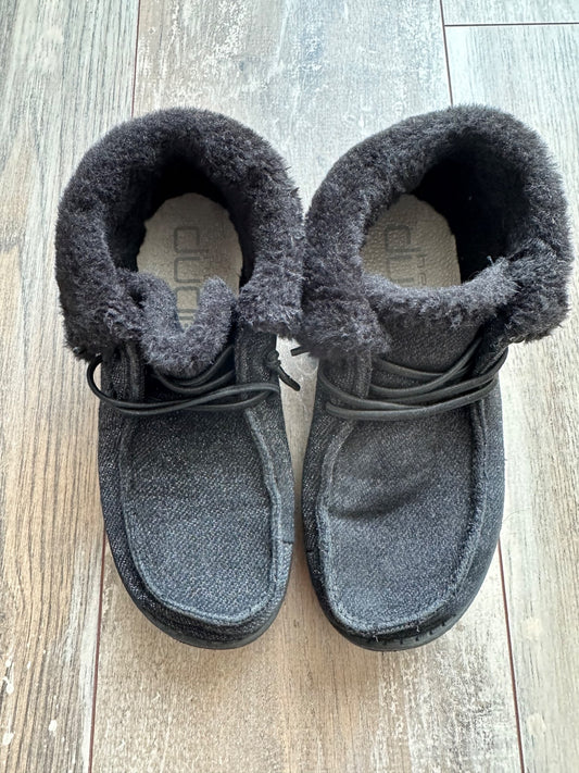 Heydudes chukka in black with fur , Shoes 2 (Kids:4-8yr)