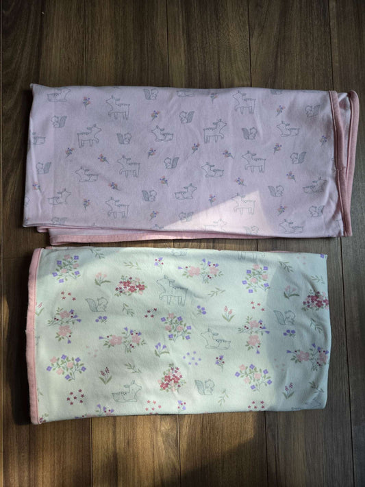 2 Pink & White girl's blanket swaddles, 0-3 Months (Newborn)