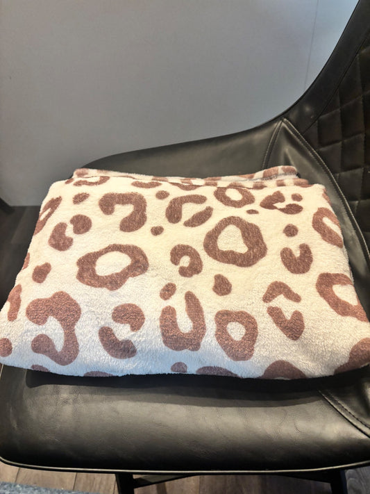 Super soft giraffe blanket