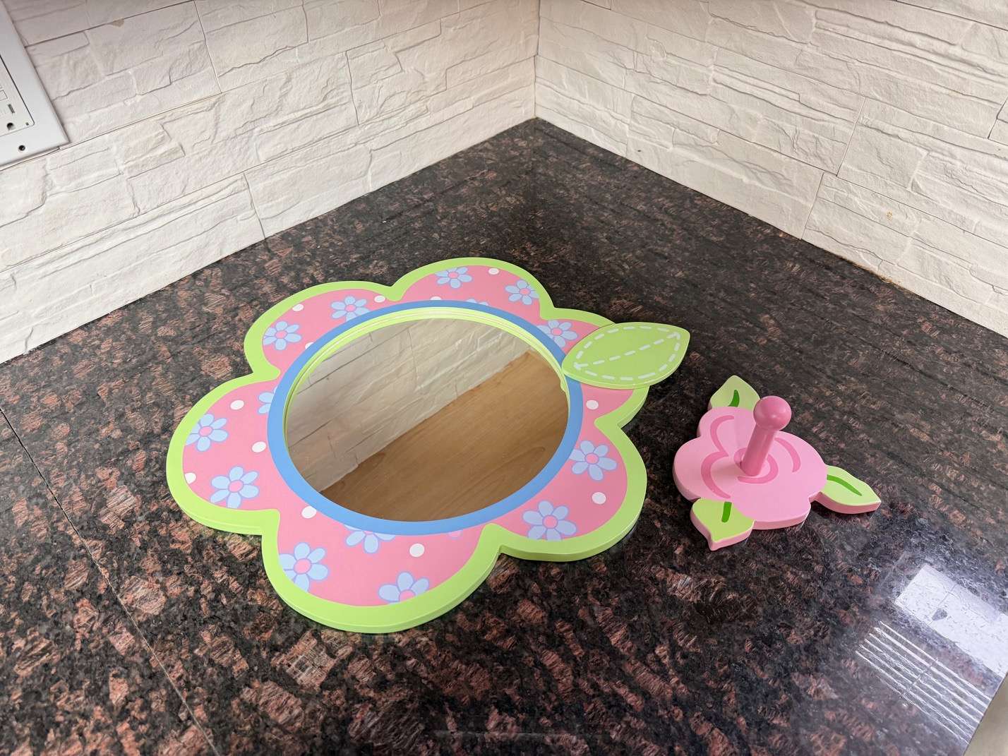 Kids Flower Mirror with Hook – Cute Wall Décor (Pink & Green)