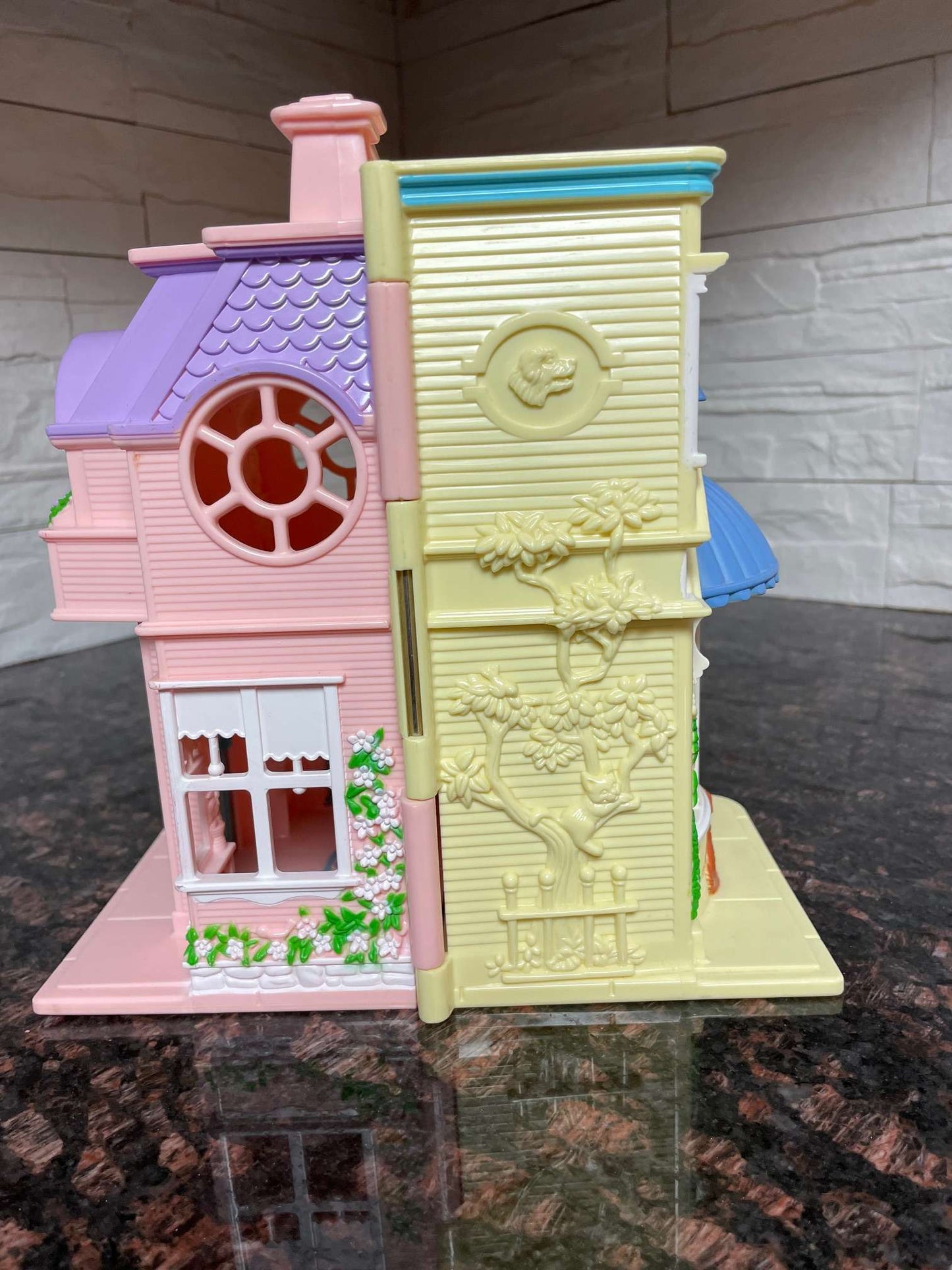 Fisher-Price Loving Family Dollhouse – Foldable Playset (9” Tall)