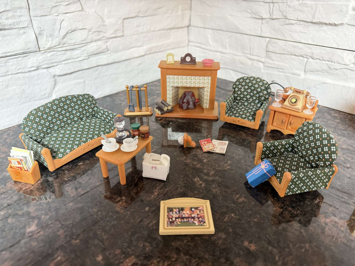 Calico Critters Deluxe Living Room Set CC2263 – Vintage/Discontinued – 40+ Piece Set - MSRP $50