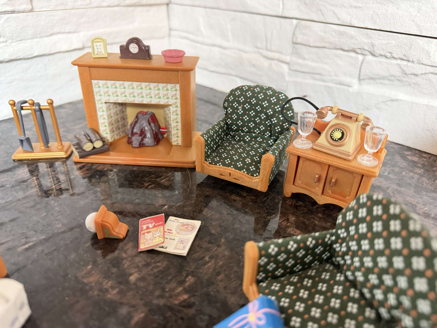 Calico Critters Deluxe Living Room Set CC2263 – Vintage/Discontinued – 40+ Piece Set - MSRP $50