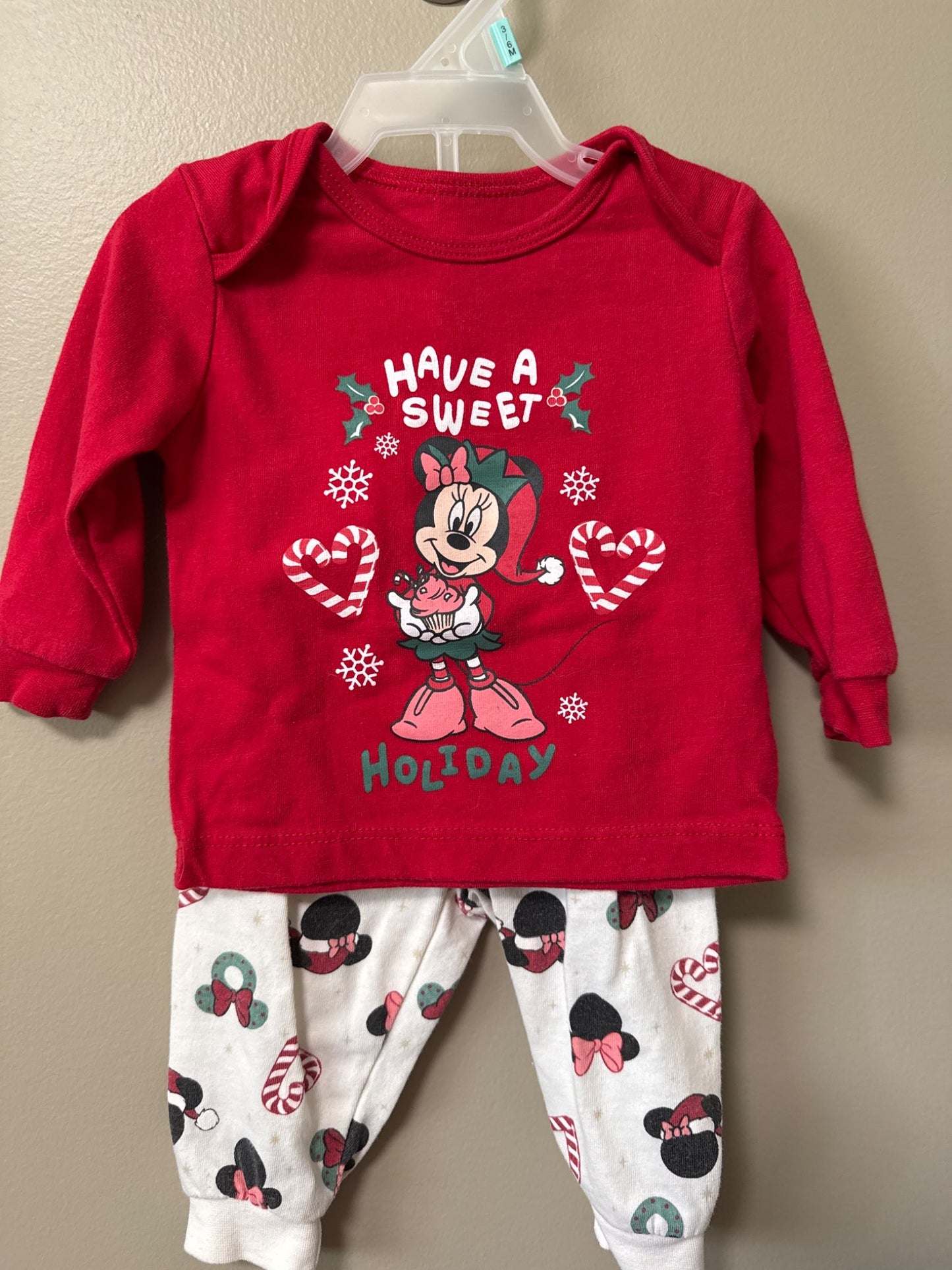 Carter’s Minnie mouse holiday PJs size 3 to 6 months, Kids 6 Month (3-6M)