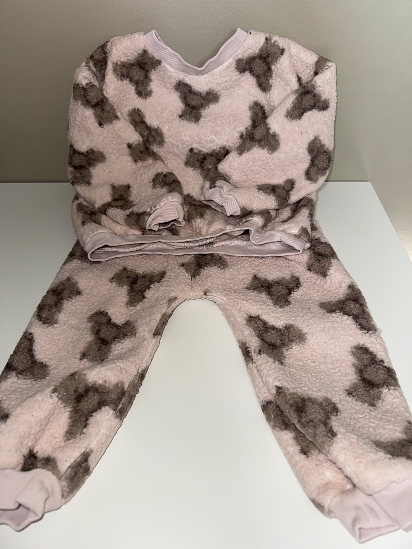 Baby Gap fuzzy teddy bear jogging suit  18-24mths, Kids 24 Month (18-24M)