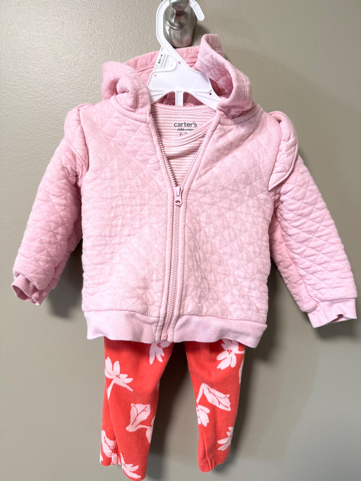 Carter’s three-piece set 6 to 9 months, Kids 9 Month (6-9M)