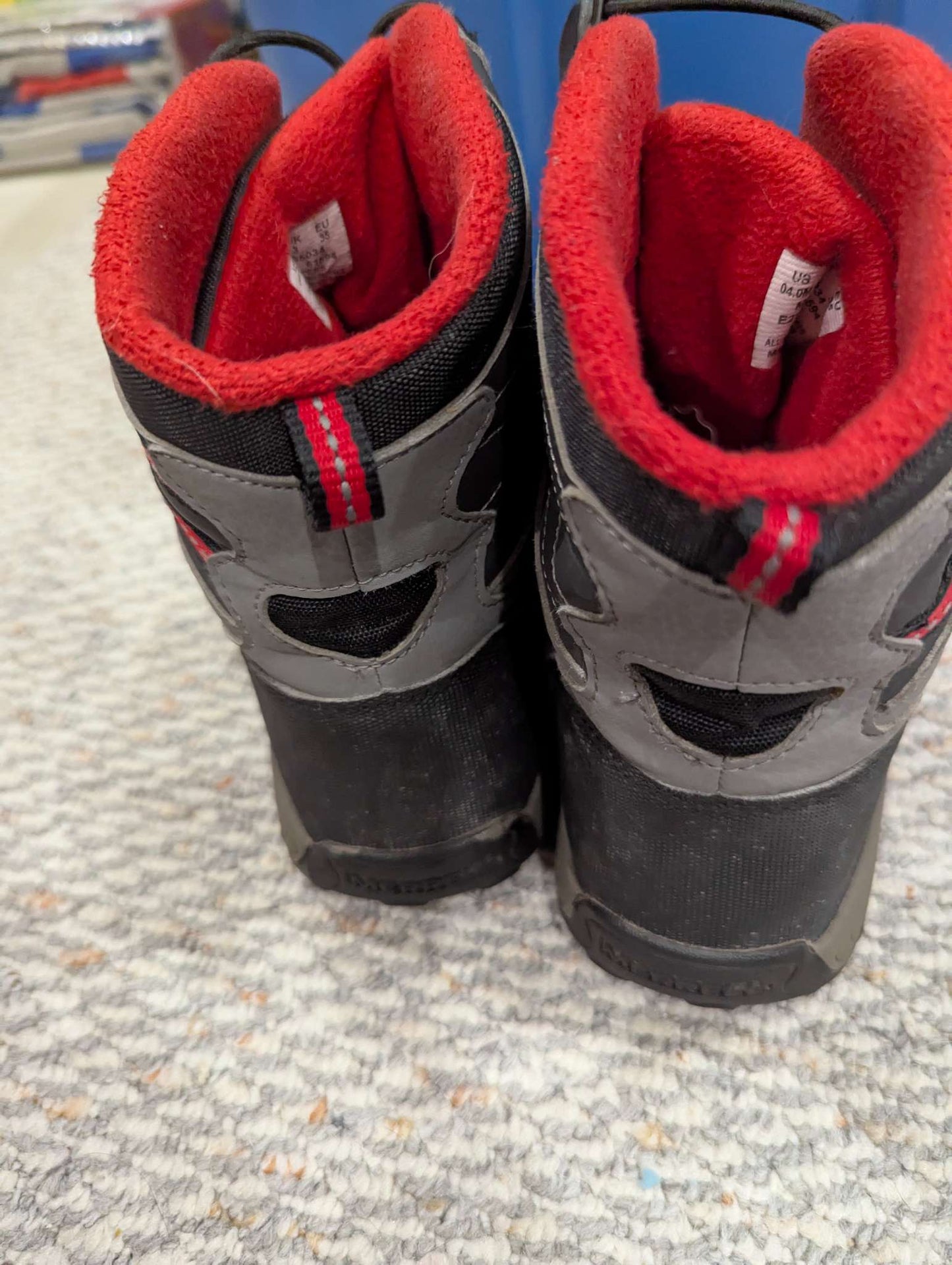 Merrell Winter boots size 4 (kids), Shoes 3 (Kids:4-8yr)