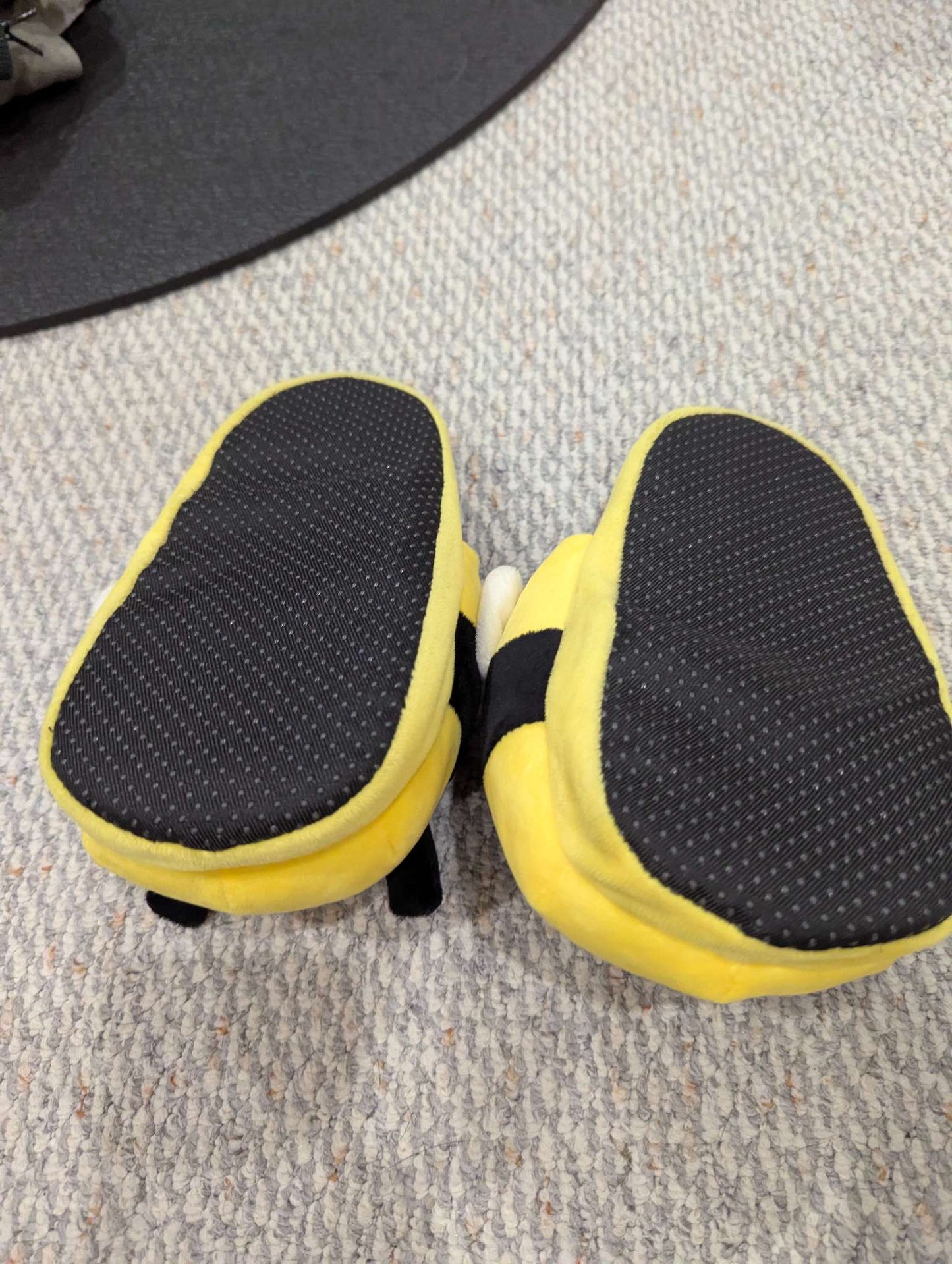 Bee slippers - Youth size M/L