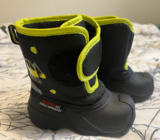 Winter Boots Toddle Size 6, Shoes 6 (Walkers:12-24 mth)
