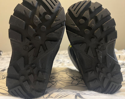 Winter Boots Toddle Size 6, Shoes 6 (Walkers:12-24 mth)