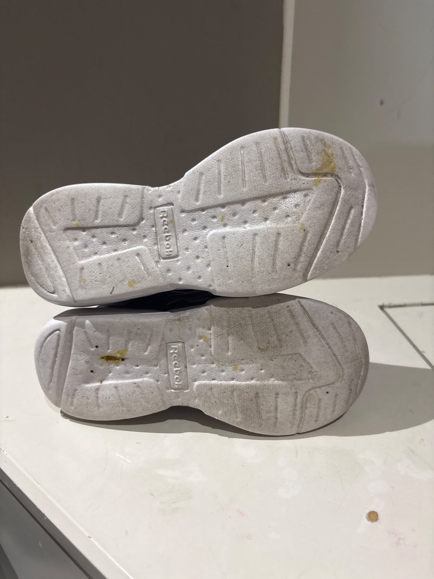 Girls runners, Shoes 10 (Toddler:2-4yr)