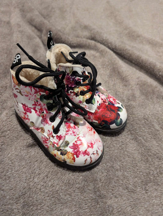 Toddler boots, Shoes 9.5 (Toddler:2-4yr)