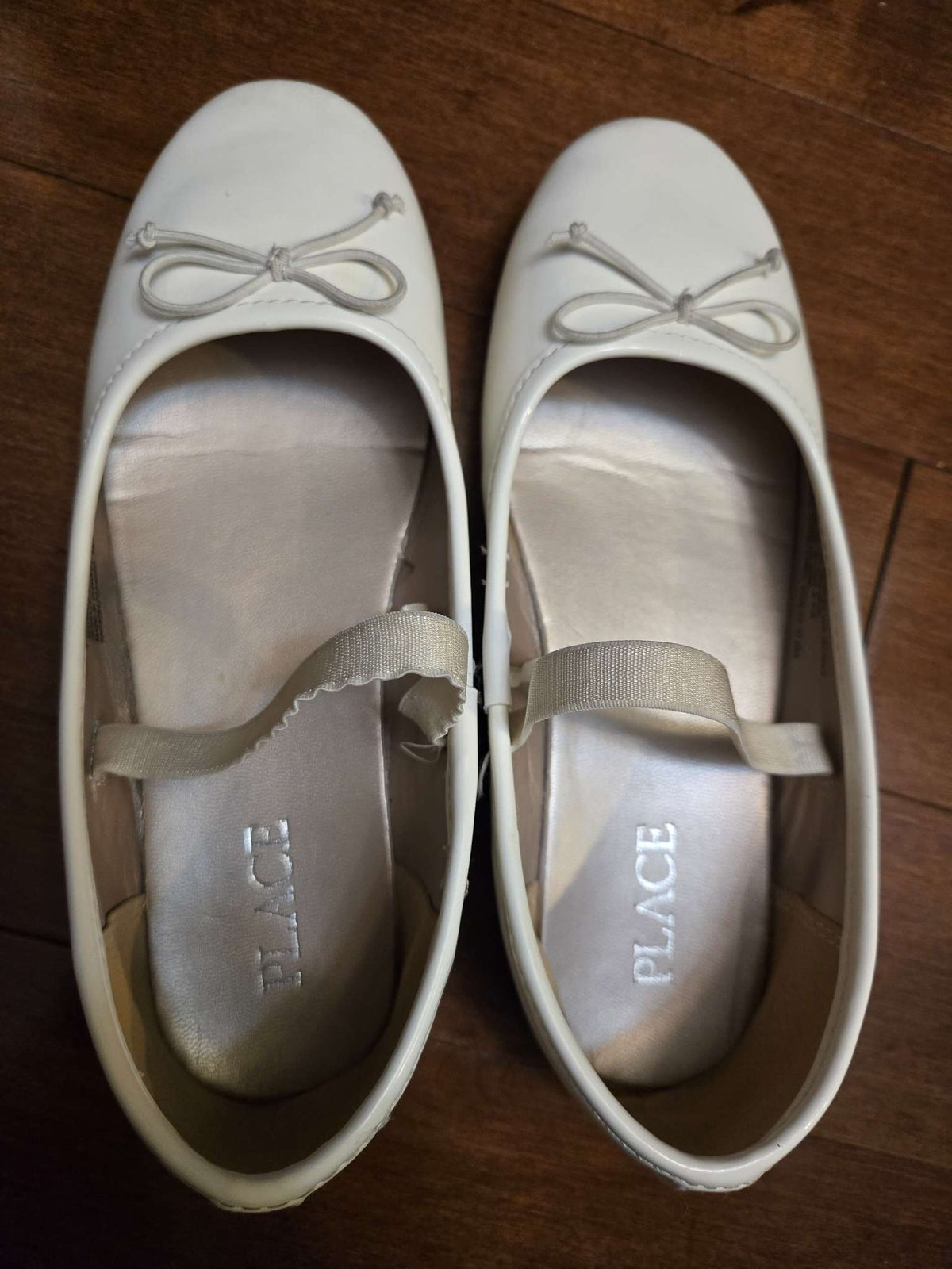 Girl's 'MaryJane' style ballet flats with bow accent, Shoes 1 (Kids:4-8yr)