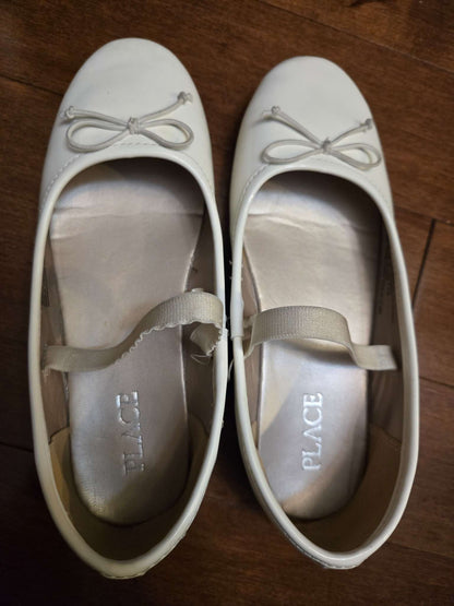 Girl's 'MaryJane' style ballet flats with bow accent, Shoes 1 (Kids:4-8yr)