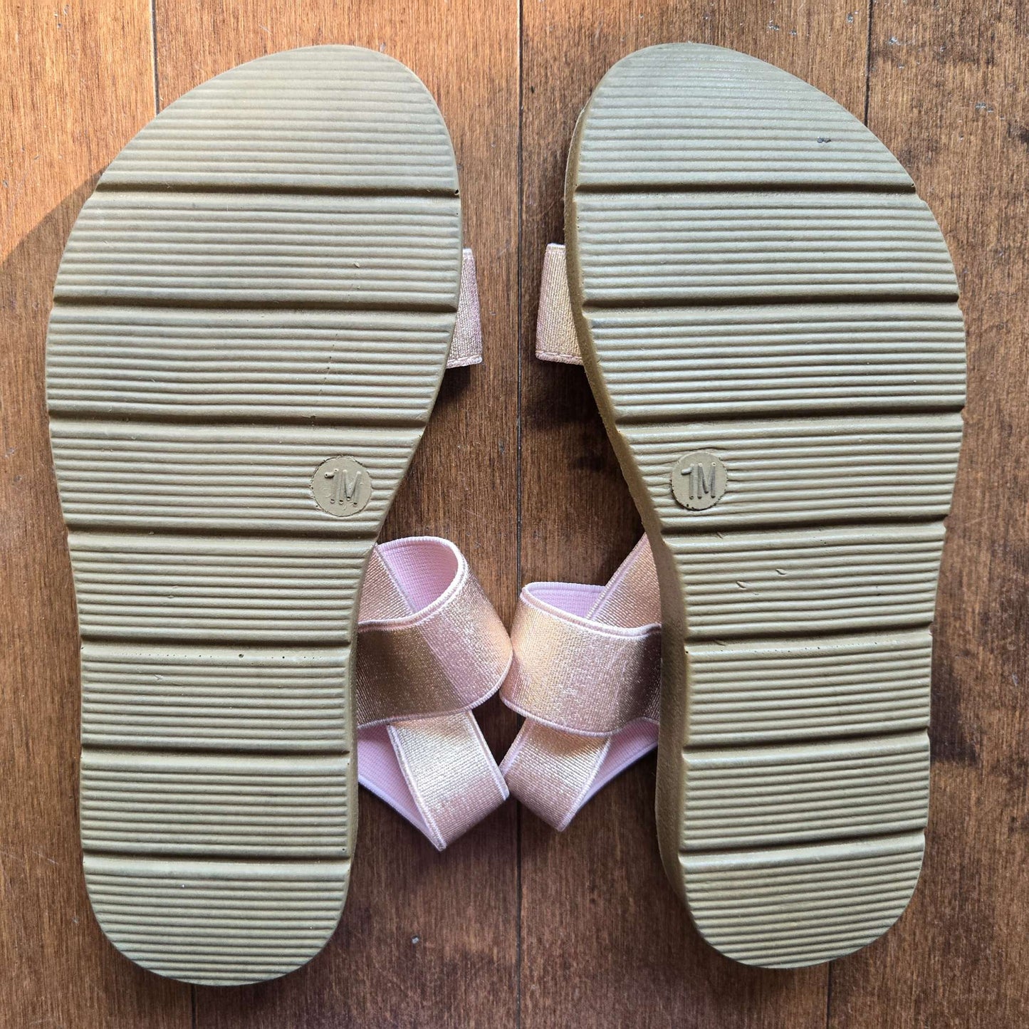 Taxi Girl "Shiloh-01" sandals in metallic rose gold size 1M, Shoes 1 (Kids:4-8yr)