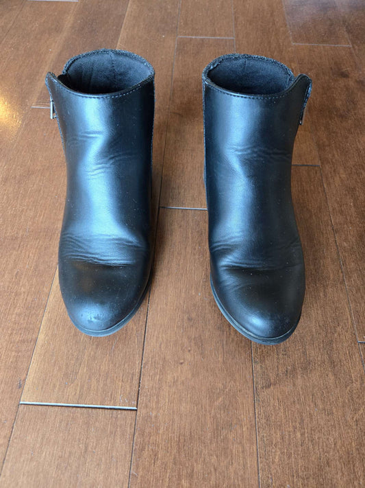 Kelly and Katie "Ramona" girls' ankle boots (size 13M), Shoes 13 (Kids:4-8yr)