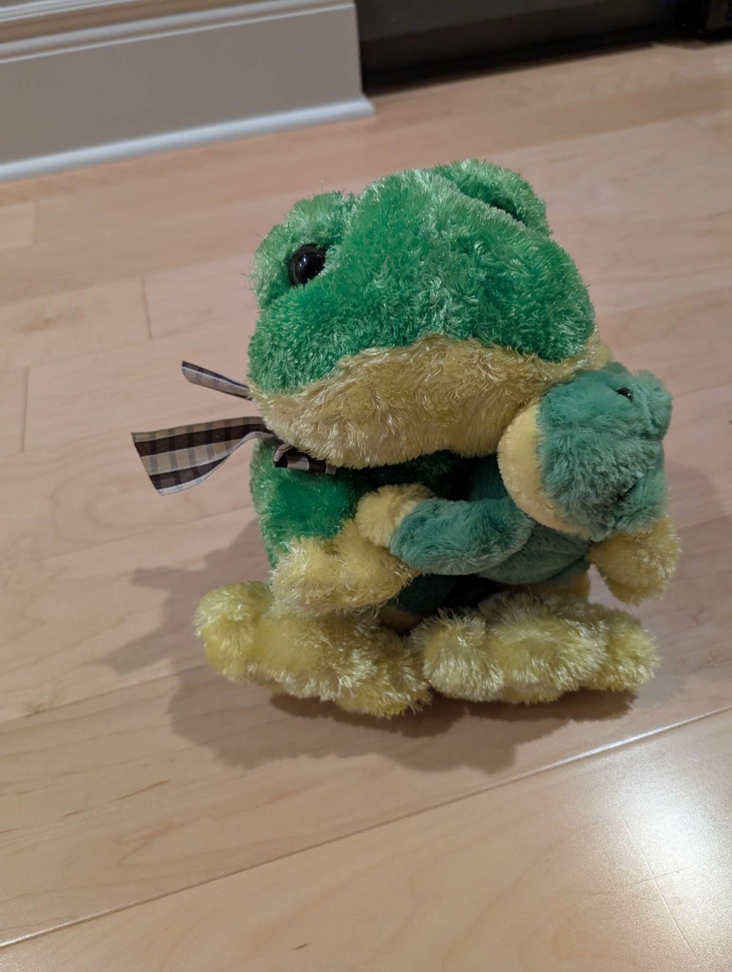 Frog stuffy toy, medium size