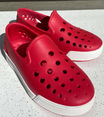 Red Eagsouni Water Shoes in C12 (MSRP $45), Shoes 12 (Toddler:2-4yr)
