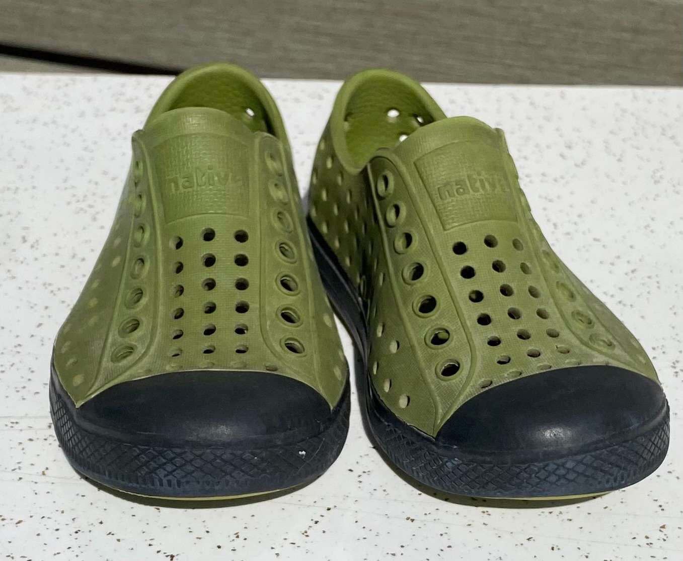 Olive Green & Black Native Jefferson Slip Ons in Sz 8 ($60 MSRP), Shoes 8 (Toddler:2-4yr)