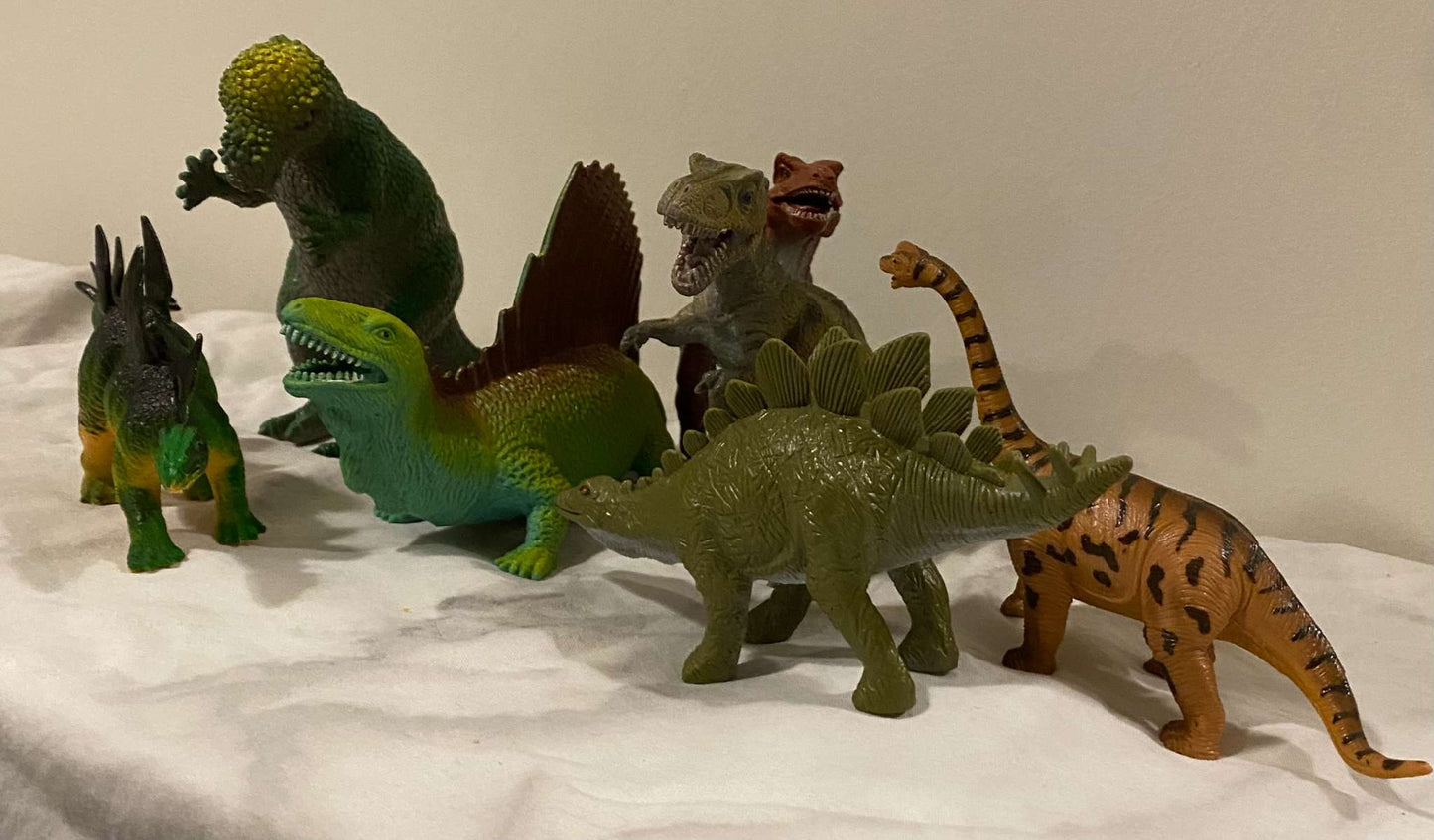 Bundle of 7 dinosaurs