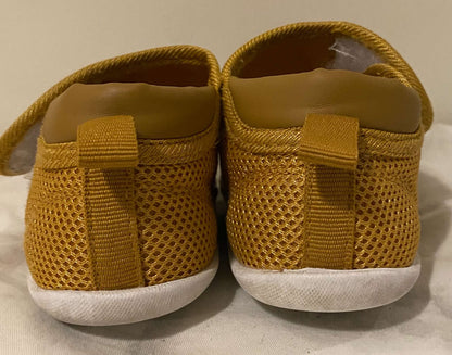 Stonz-dupes in Mustard Yellow Sz 4.5, Shoes 4.5 (Walkers:12-24 mth)