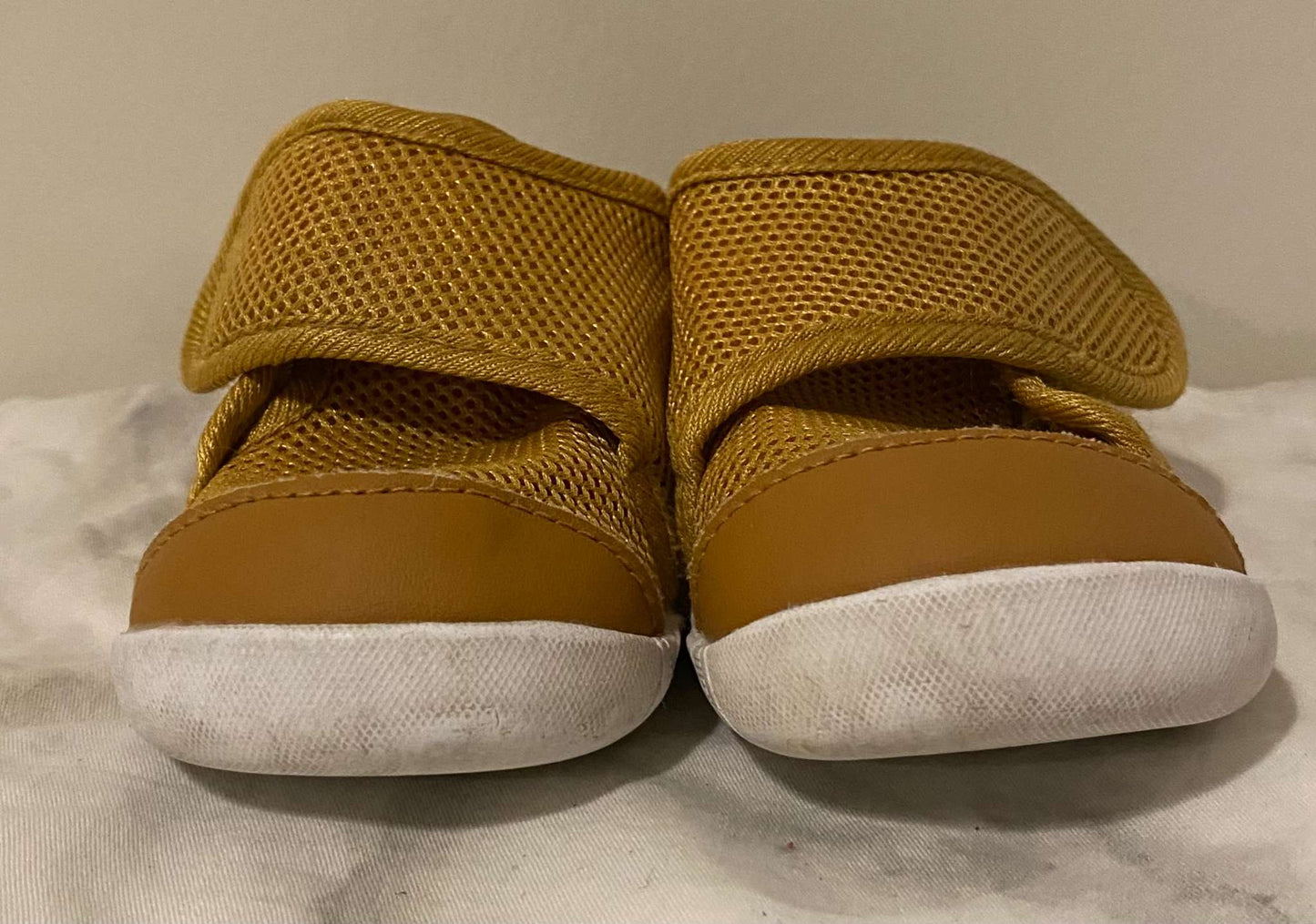 Stonz-dupes in Mustard Yellow Sz 4.5, Shoes 4.5 (Walkers:12-24 mth)