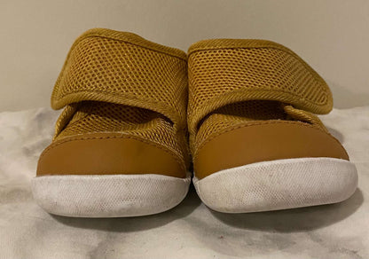 Stonz-dupes in Mustard Yellow Sz 4.5, Shoes 4.5 (Walkers:12-24 mth)