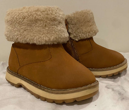 Zara faux shearling lined baby boots Sz 20/ US 4.5, Shoes 4.5 (Walkers:12-24 mth)