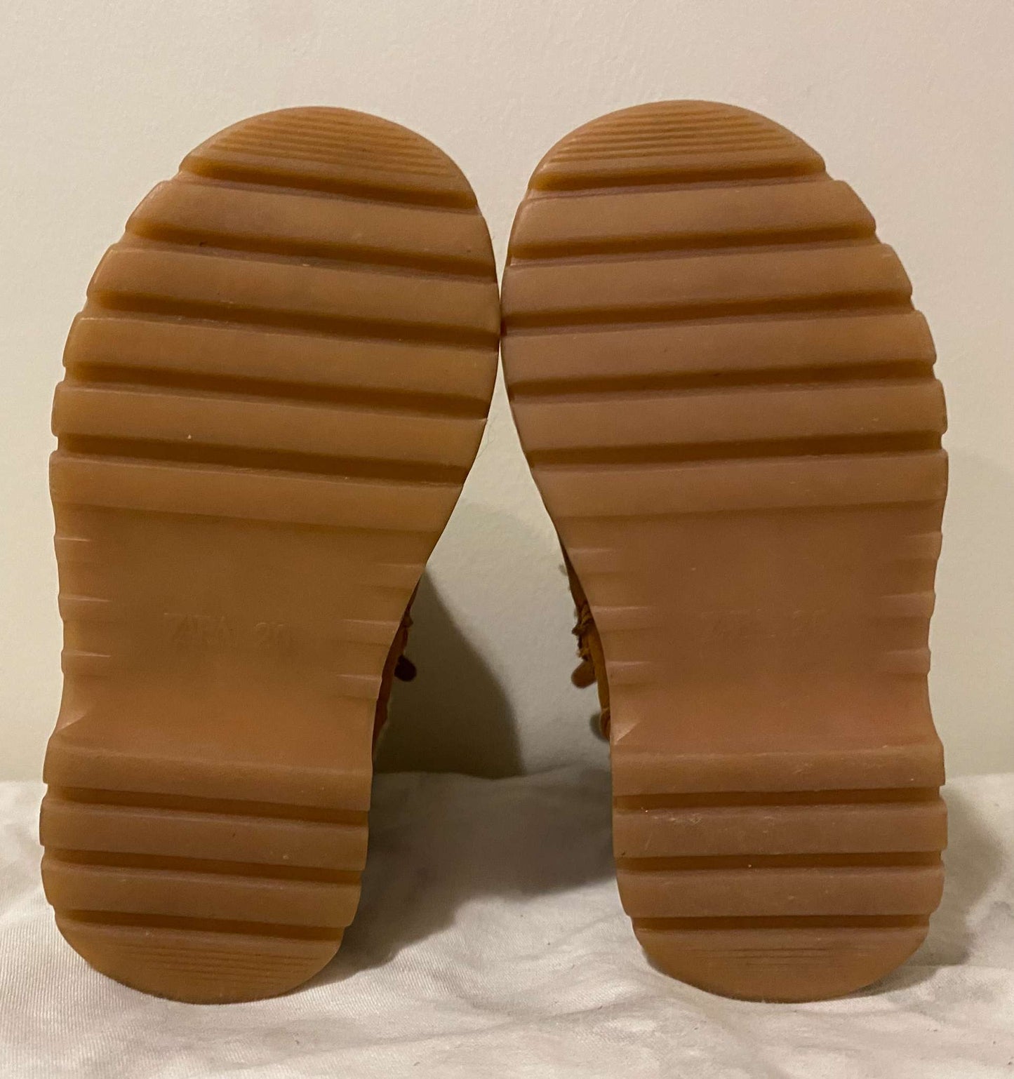 Zara faux shearling lined baby boots Sz 20/ US 4.5, Shoes 4.5 (Walkers:12-24 mth)